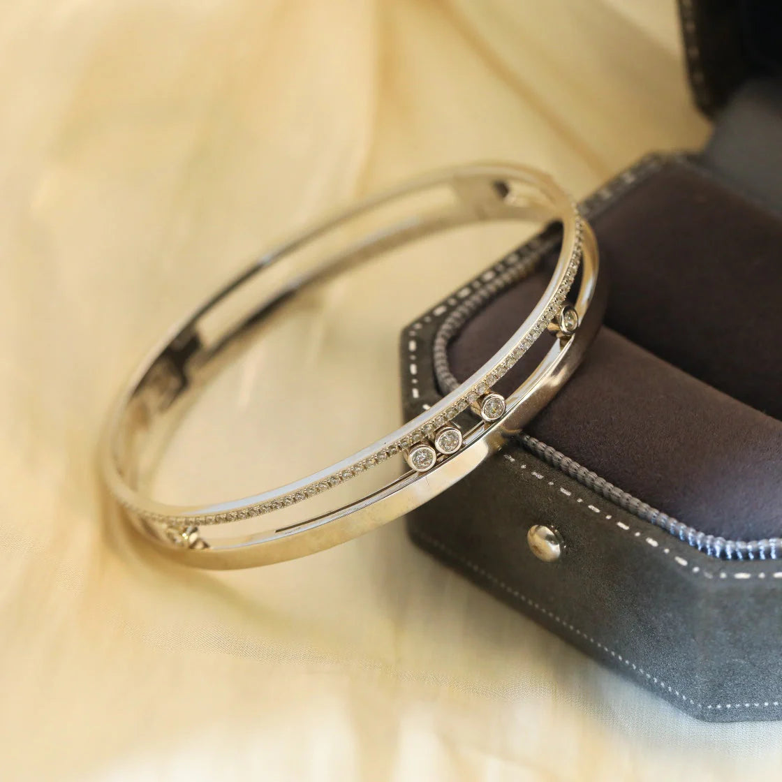 [Mystic ]Move Romane Diamond Bangle Bracelet
