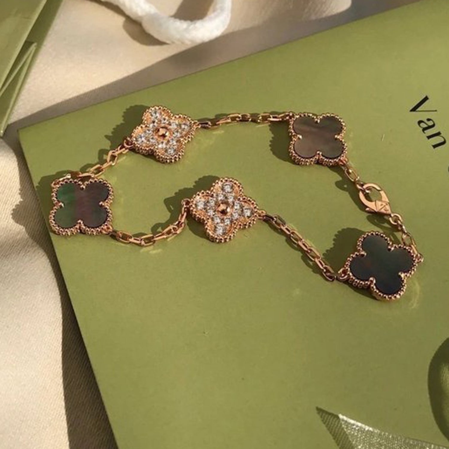 [Demi jewelry] CLOVER 5 MOTIF GRAY MOP BRACELET COLLECTION-new