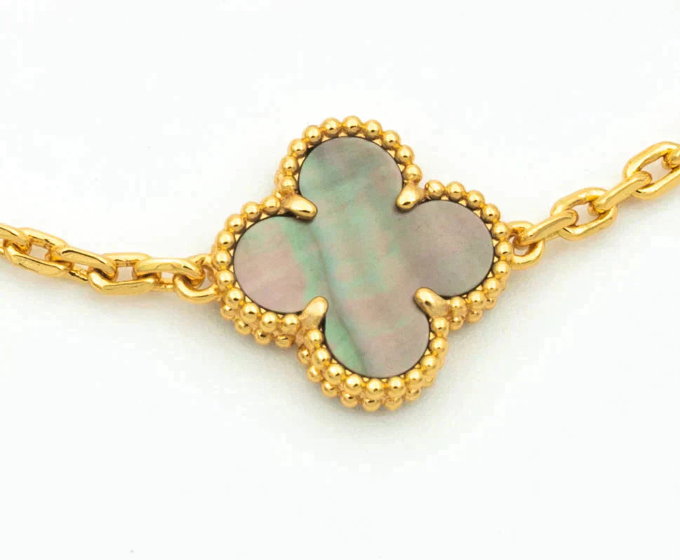 [Mystic] CLOVER 5 MOTIF GRAY MOP BRACELET COLLECTION