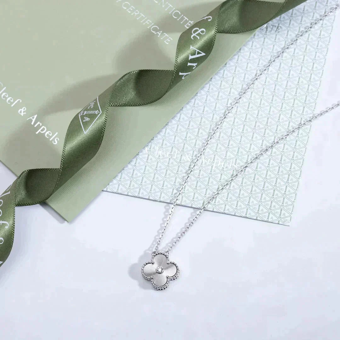 [Demi jewelry]CLOVER  15MM DIAMOND LASER NECKLACE SILVER