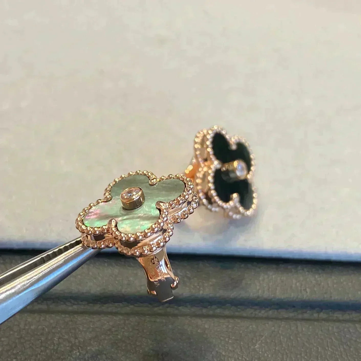 [Demi jewelry]CLOVER MEDIUM 1 MOTIFS GRAY MOP  DIAMOND EARRINGS