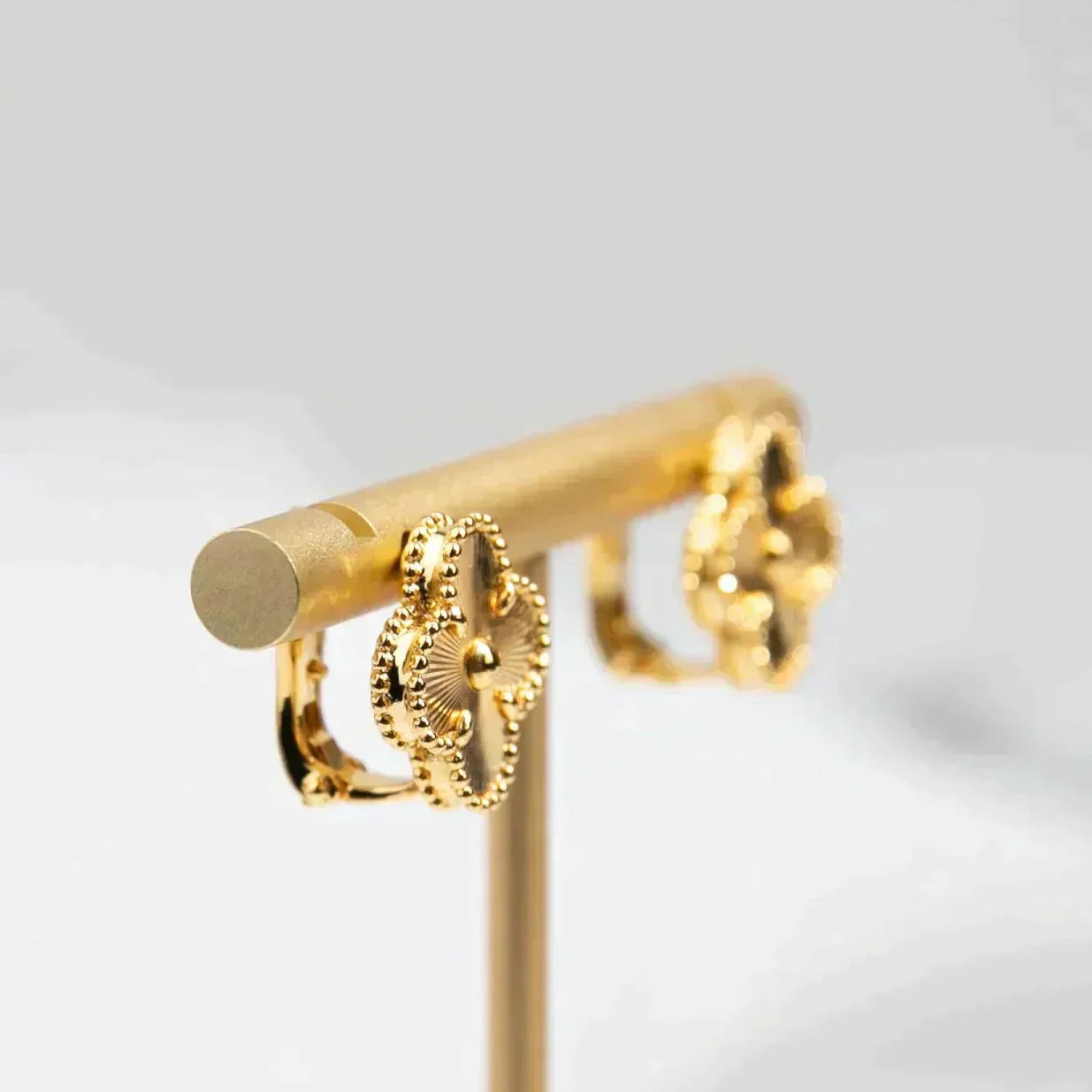 [Demi jewelry]CLOVER MEDIUM 1 MOTIFS LASER EARRINGS