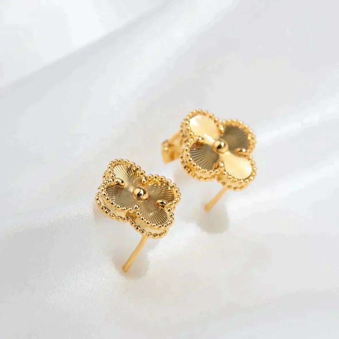 [Demi jewelry]CLOVER MEDIUM 1 MOTIFS LASER EARRINGS