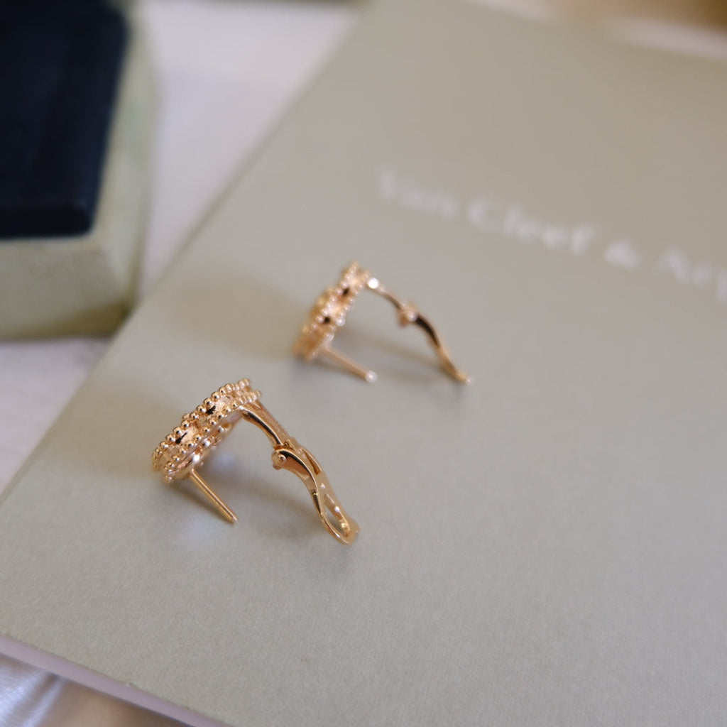 [Demi jewelry]LUCKY PINK GOLD WHITE MOP EARRINGS