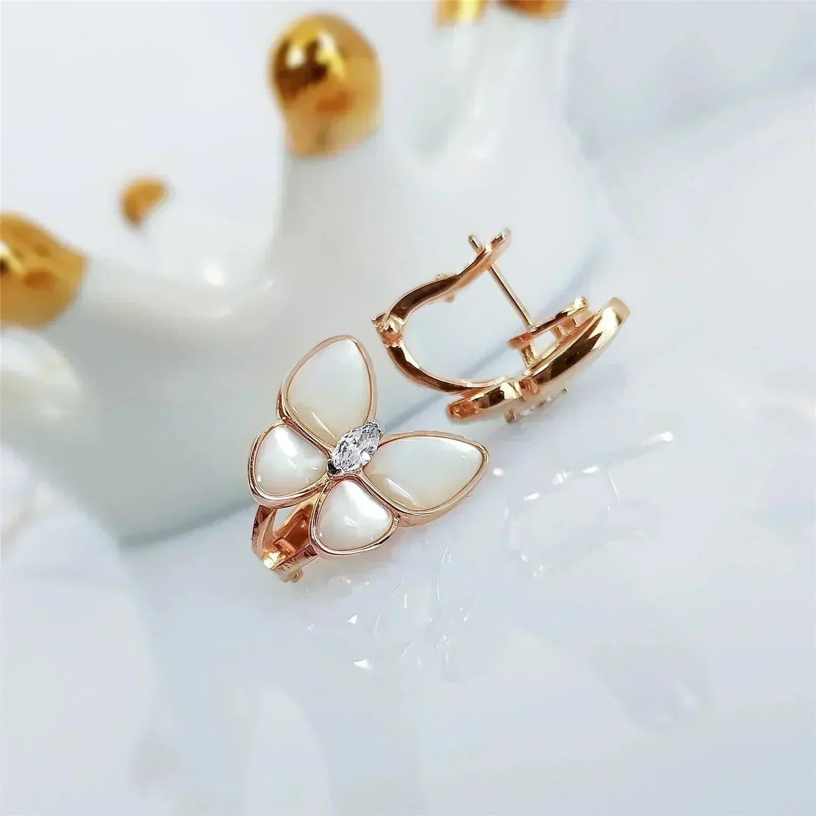 [Demi jewelry]BUTTERFLY MOP DIAMOND EARRINGS