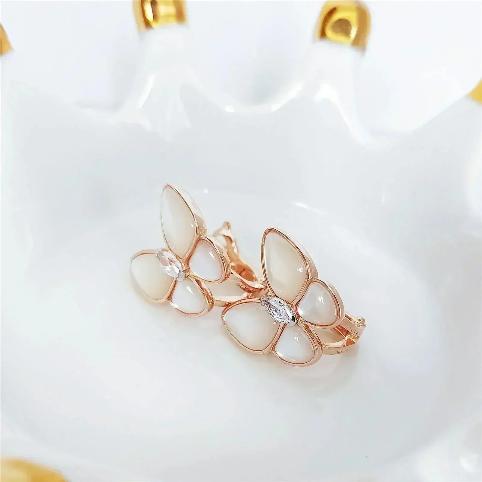 [Demi jewelry]BUTTERFLY MOP DIAMOND EARRINGS