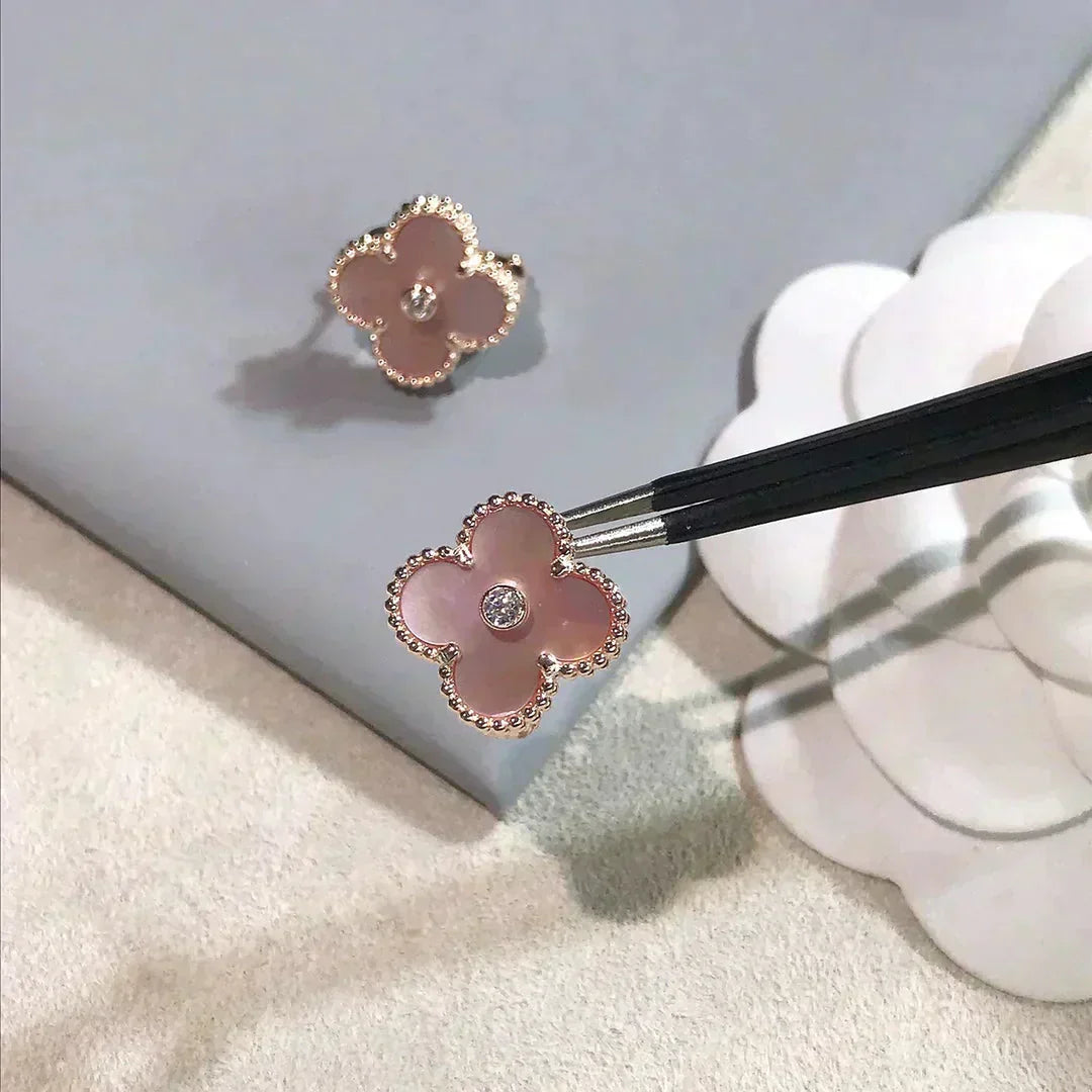 [Demi jewelry]CLOVER MEDIUM 1 MOTIFS  PINK MOP DIAMOND EARRINGS