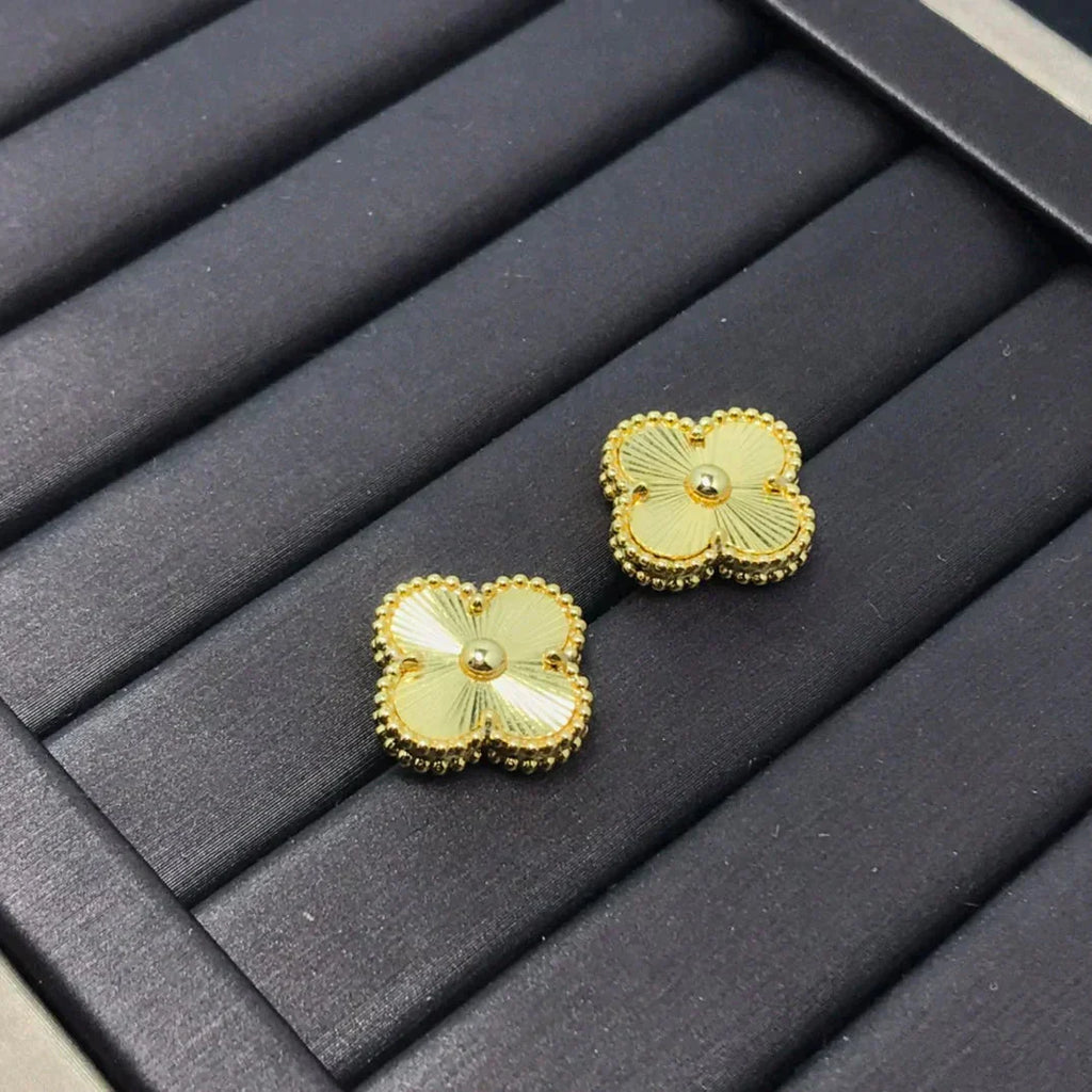 [Demi jewelry]CLOVER MINI 9.5MM LASER EARRINGS