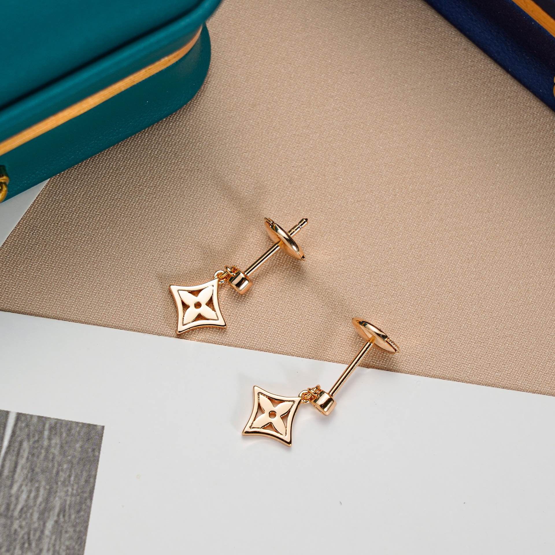 [Demi jewelry]STAR EARRINGS GOLD