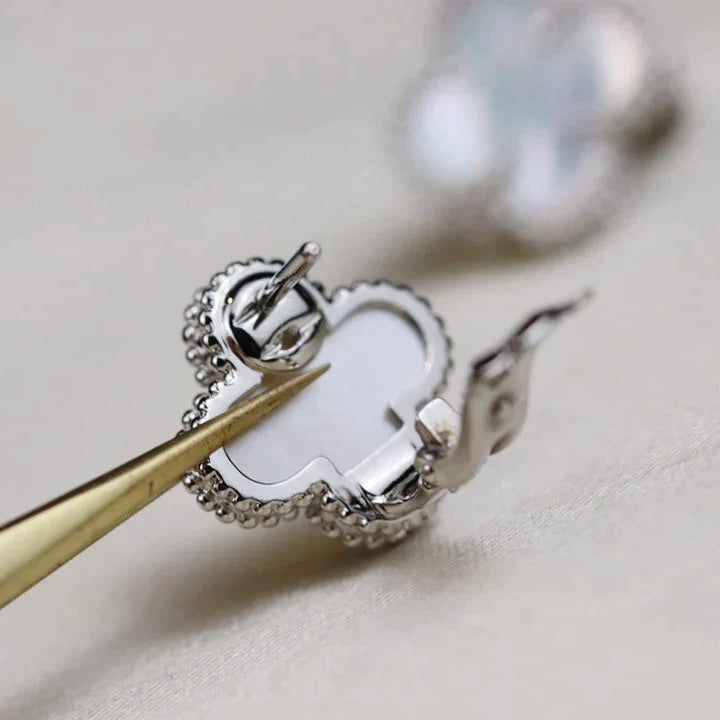 [Demi jewelry]CLOVER MEDIUM 1 MOTIFS  WHITE MOP EARRINGS SILVER