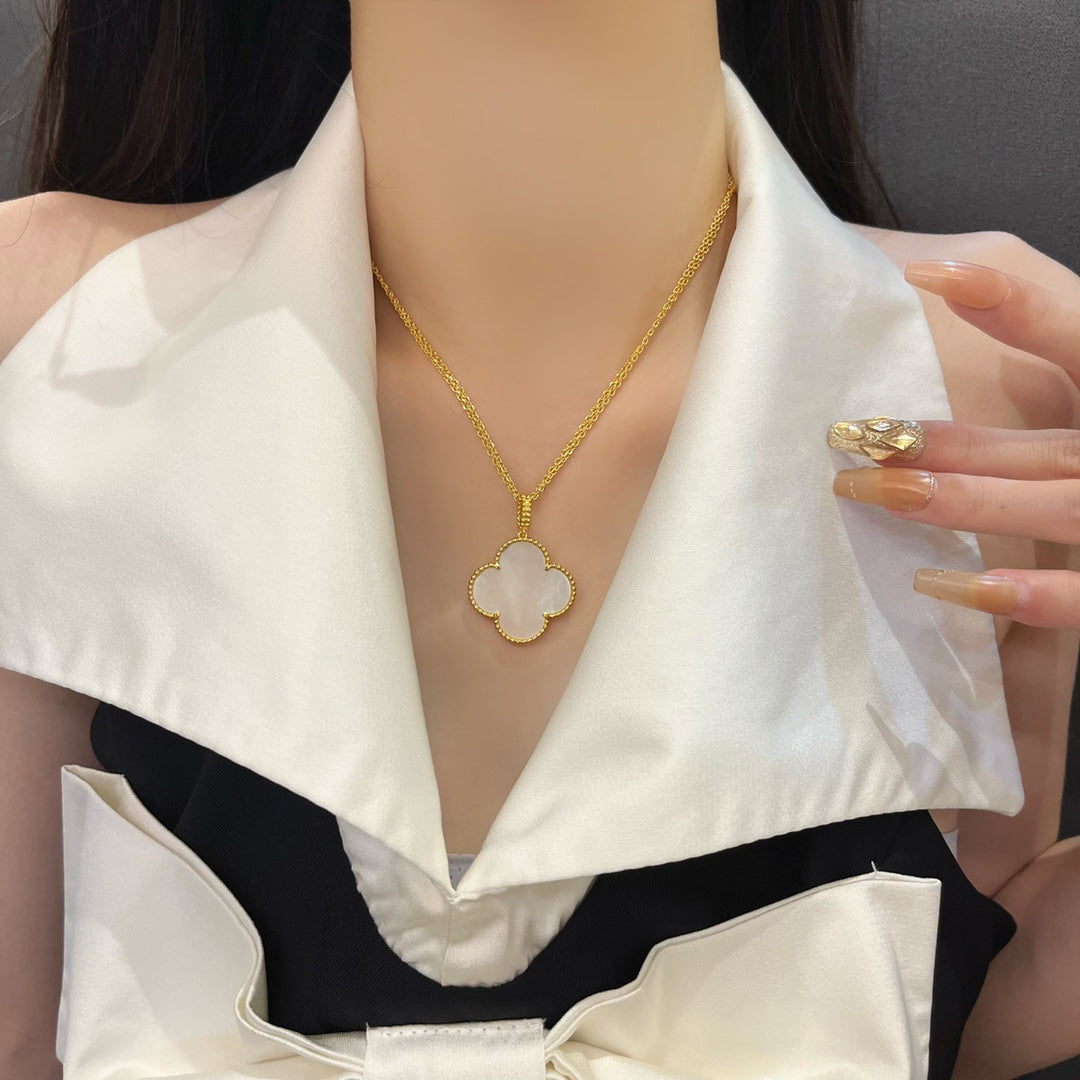 [Demi jewelry]CLOVER 25MM MOP LARGE PENDANT NECKLACE