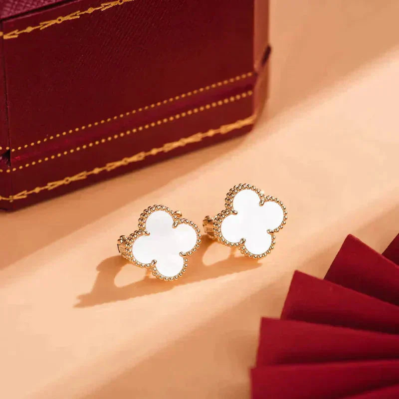 [Demi jewelry]CLOVER MEDIUM 1 MOTIFS  WHITE MOP STUD EARRINGS