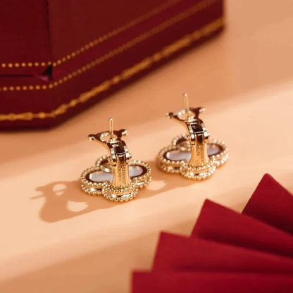 [Mystic]CLOVER MEDIUM 1 MOTIFS  WHITE MOP STUD EARRINGS
