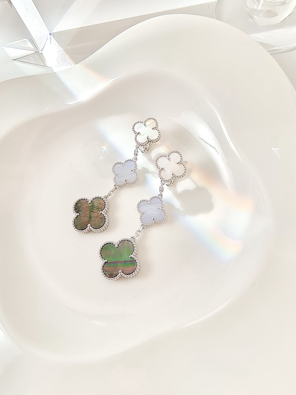 [Demi jewelry]CLOVER 3 MOTIFS CHALCEDONY DARK MOP SILVER EARRINGS