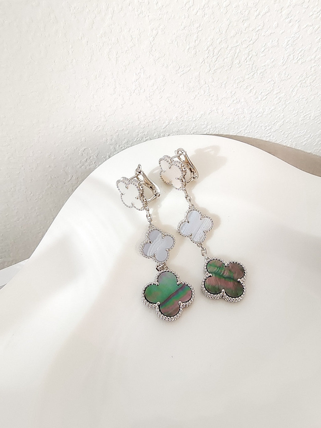[Demi jewelry]CLOVER 3 MOTIFS CHALCEDONY DARK MOP SILVER EARRINGS
