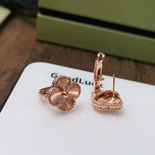 [Demi jewelry]CLOVER MEDIUM STUD EARRINGS
