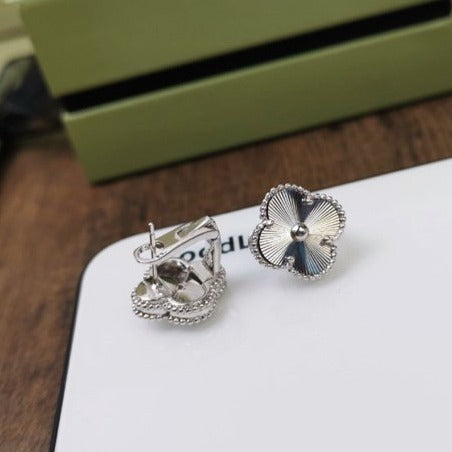 [Demi jewelry]CLOVER MEDIUM STUD EARRINGS
