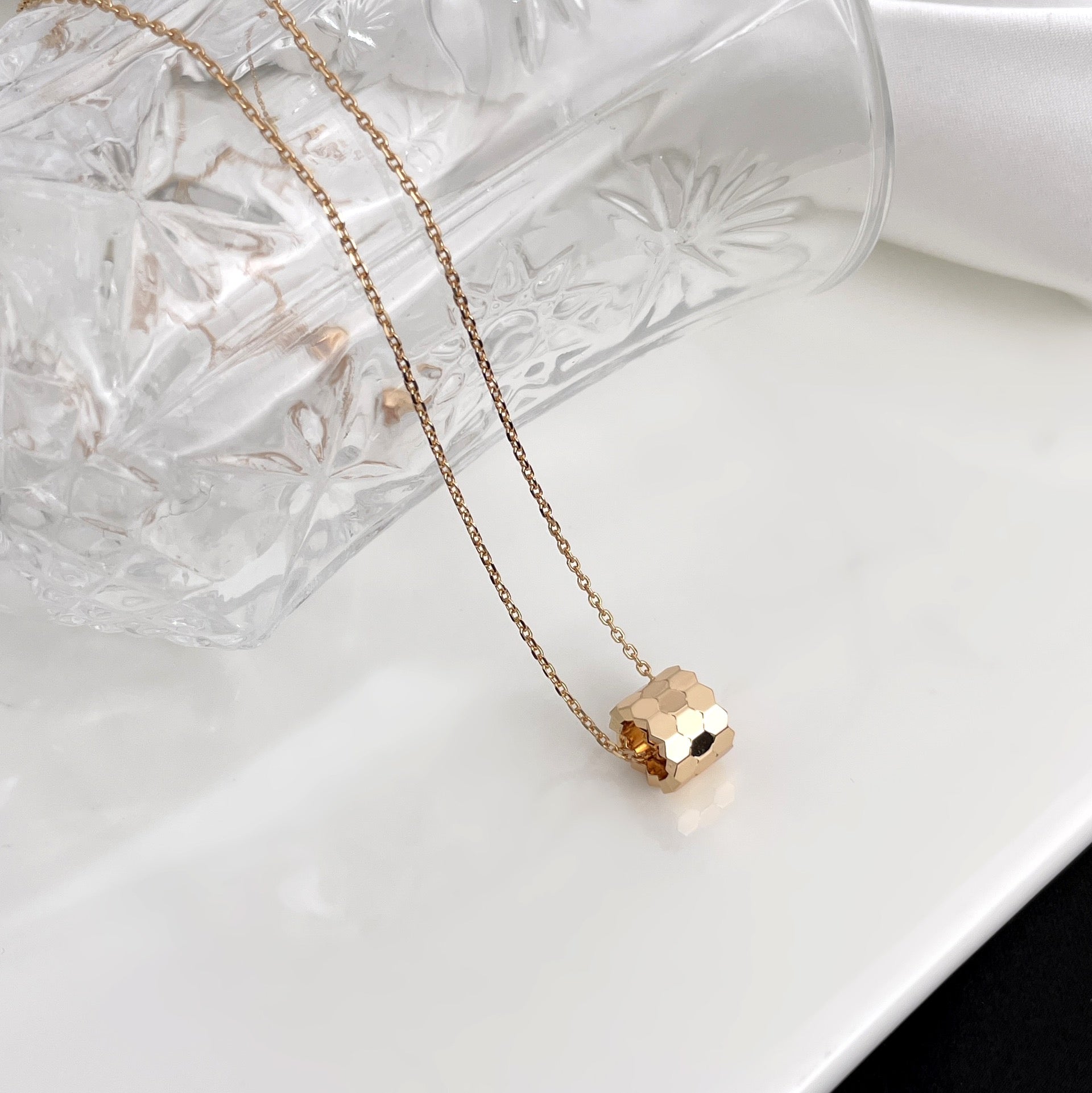 [Demi jewelry]BEE MINI NECKLACE