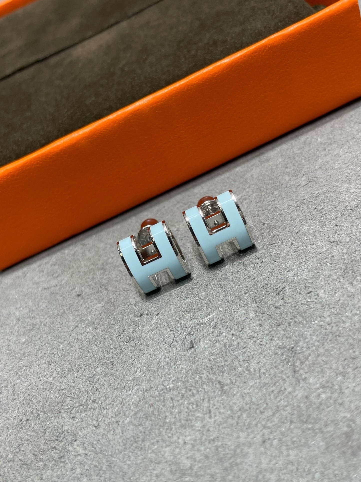 [Demi jewelry]POP H SKY BLUE STUD EARRINGS