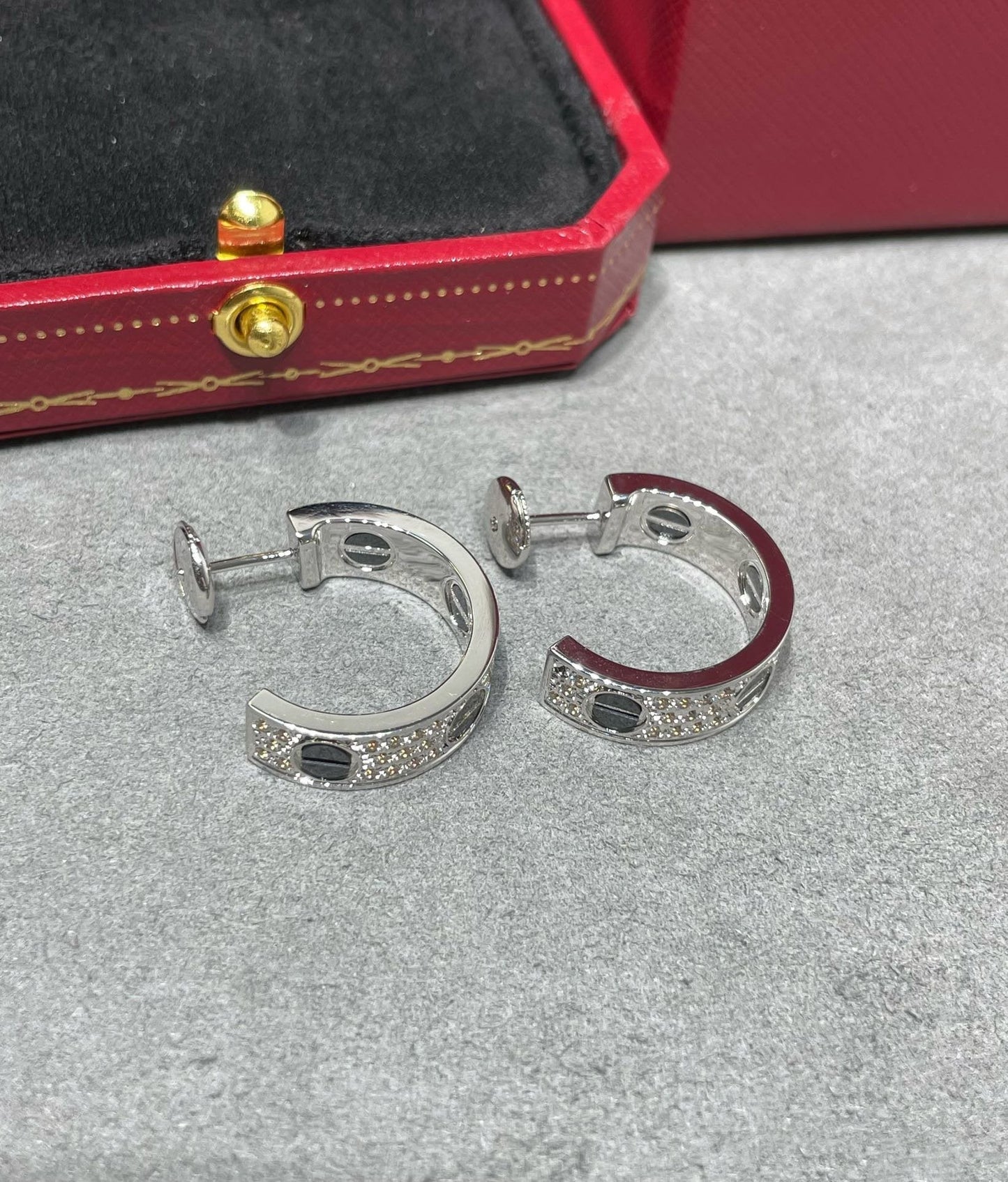 [Mystic]LOVE CERAMIC DIAMOND PAVED SILVER EARRINGS