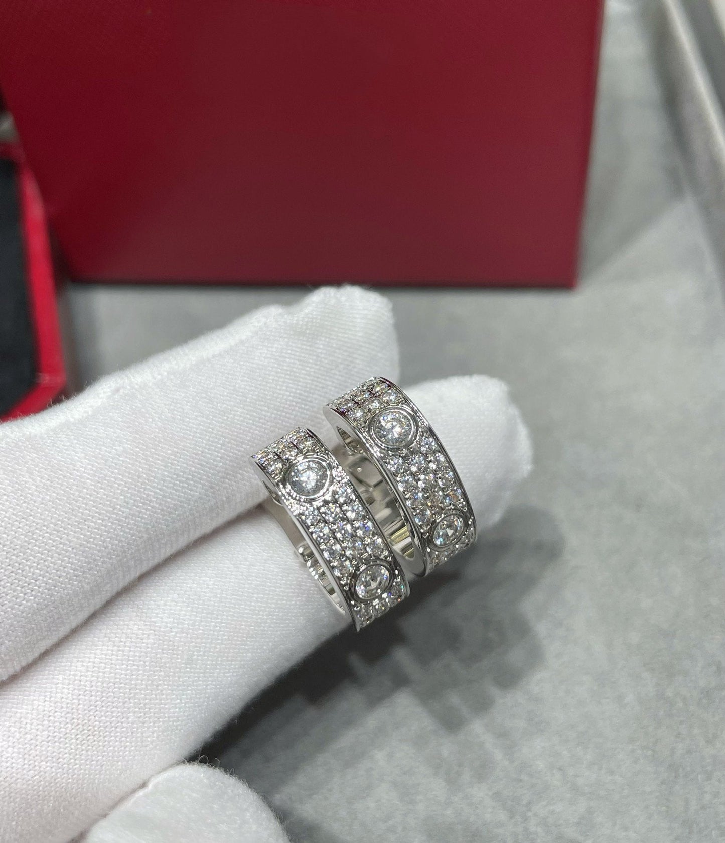 [Mystic]LOVE 5.5MM DIAMOND PAVED EARRINGS
