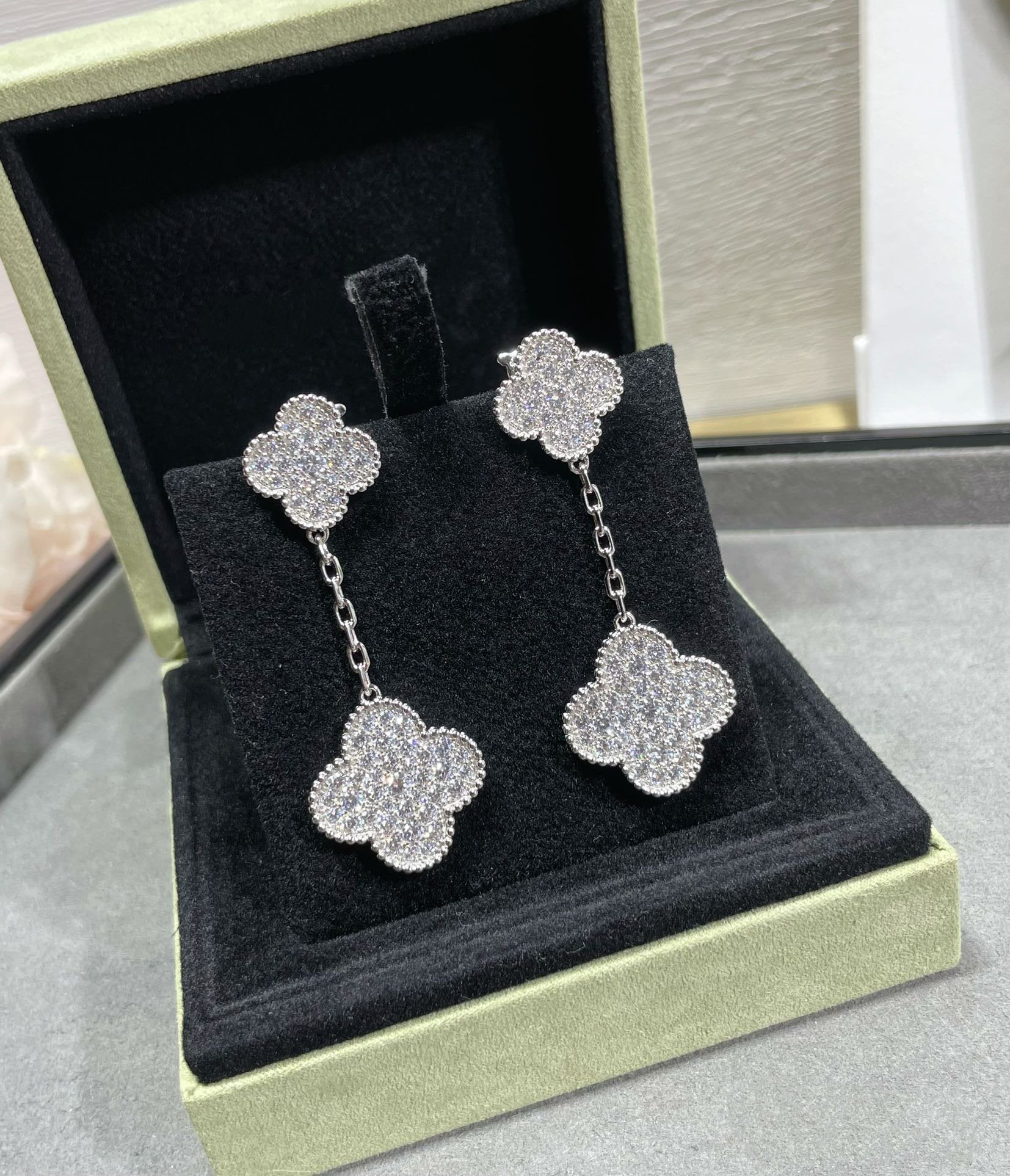 [Demi jewelry]CLOVER 2 MOTIFS DIAMOND PAVED SILVER EARRINGS