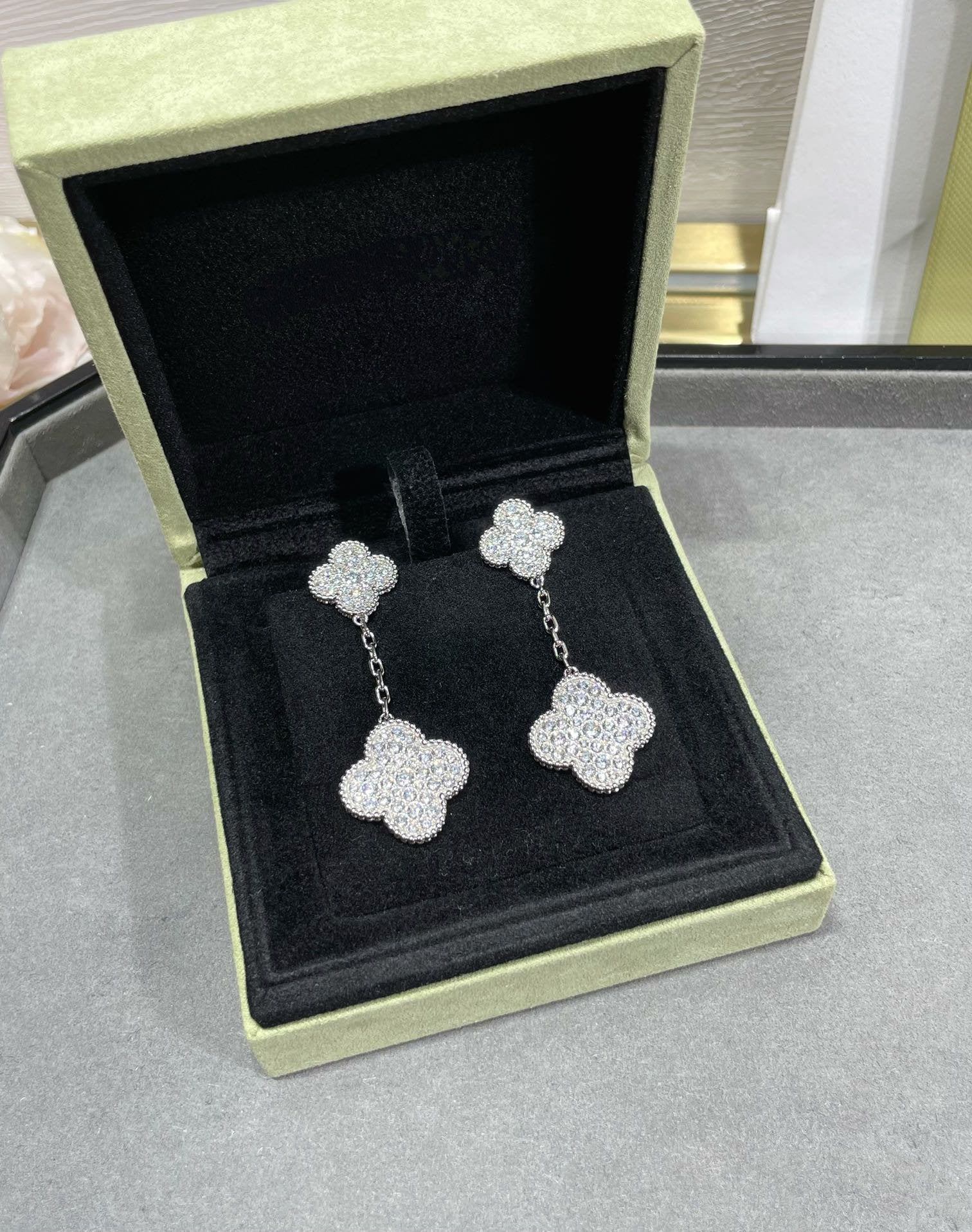 [Demi jewelry]CLOVER 2 MOTIFS DIAMOND PAVED SILVER EARRINGS