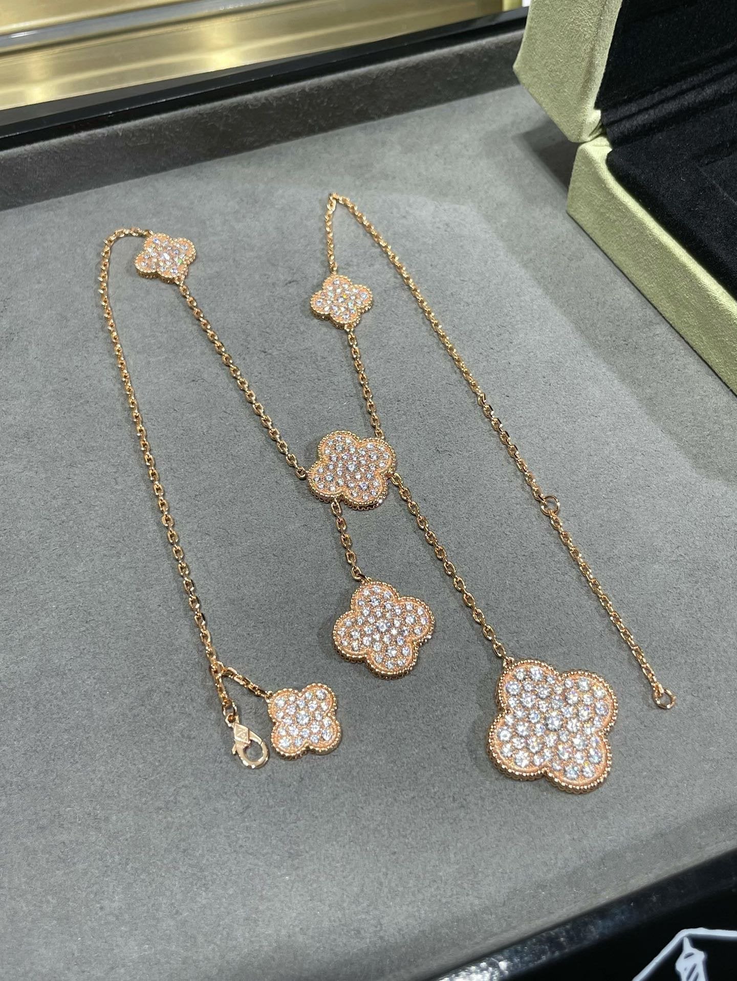 [Demi jewelry]CLOVER 6 MOTIF DIAMOND PAVED NECKLACE