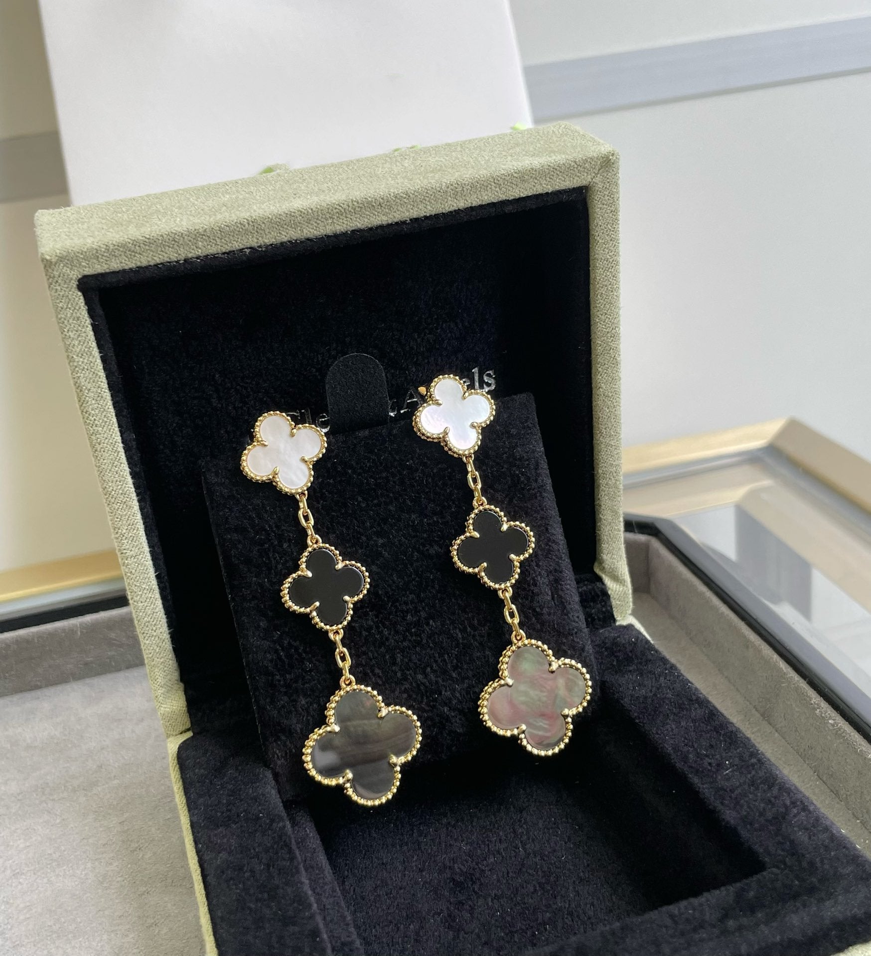 [Demi jewelry]CLOVER 3 MOTIF MOP ONYX DARK MOP PINK GOLD EARRINGS