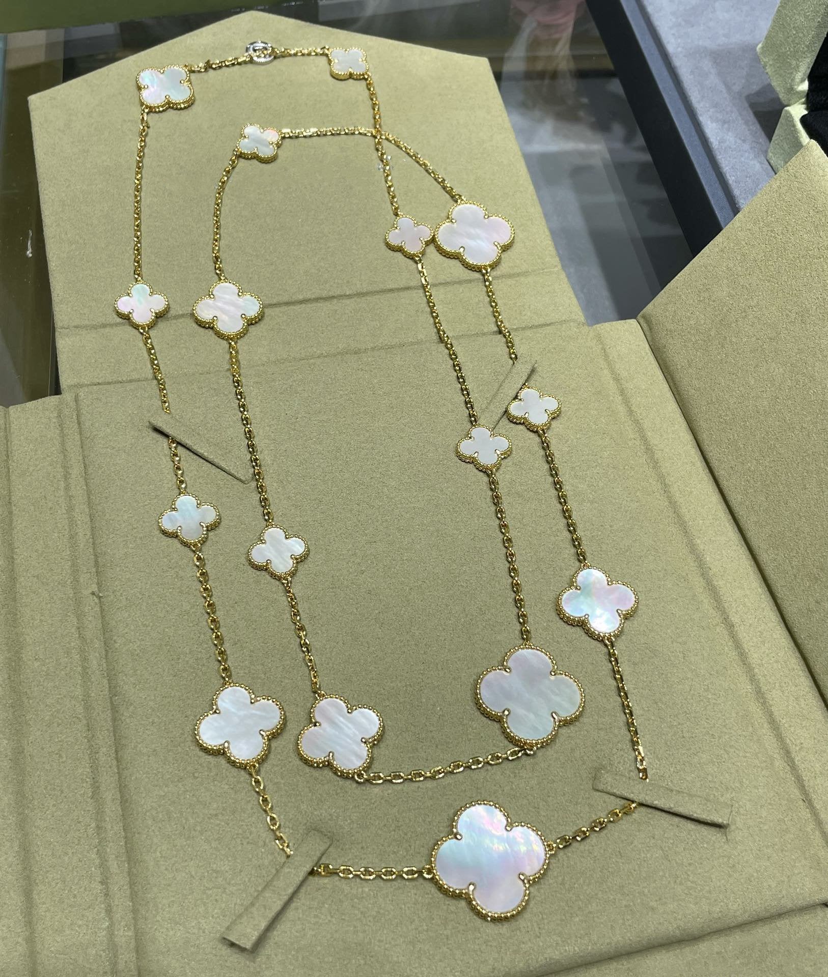 [Demi jewelry]CLOVER 16 MOTIF WHITE MOP GOLD NECKLACE