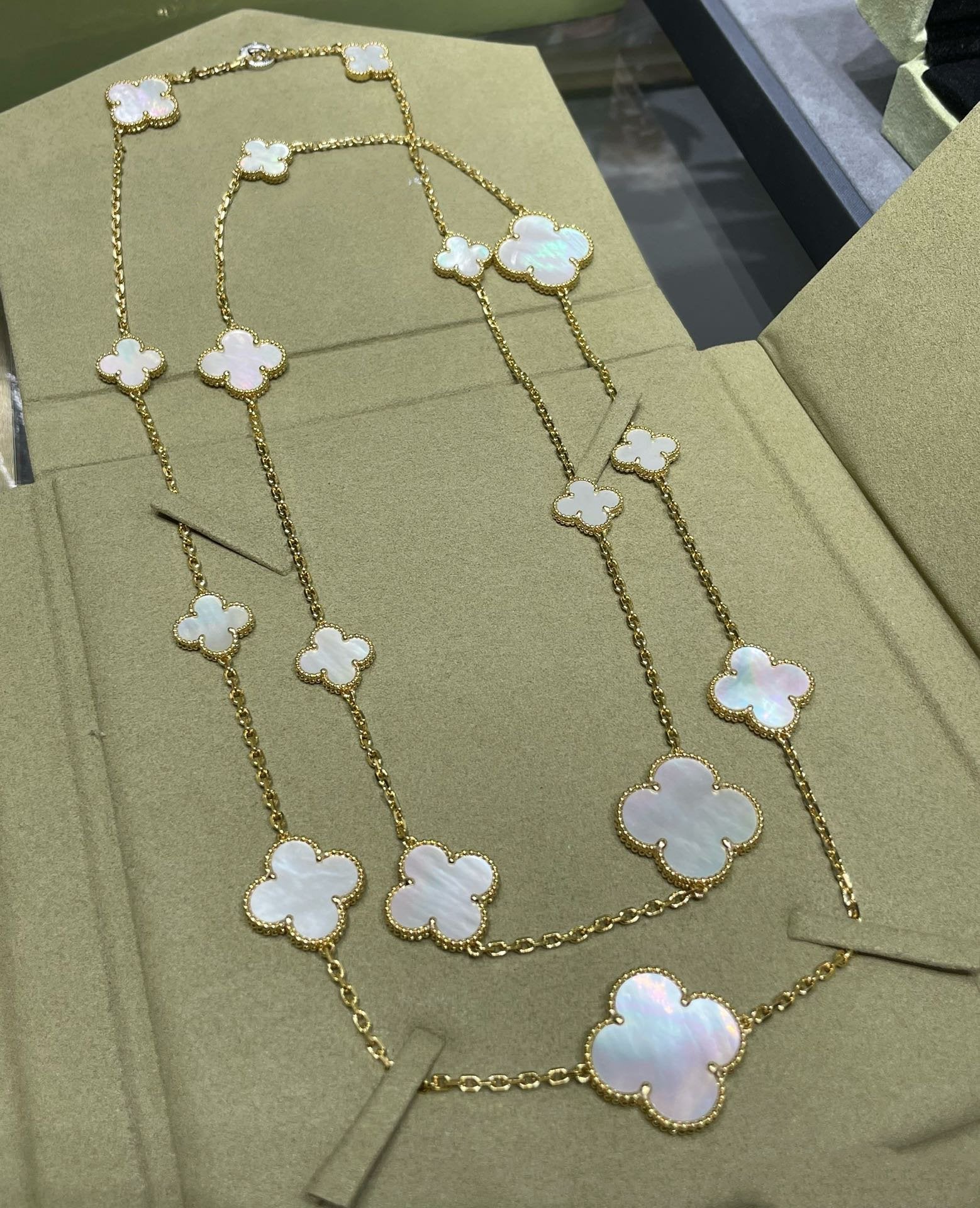 [Demi jewelry]CLOVER 16 MOTIF WHITE MOP GOLD NECKLACE