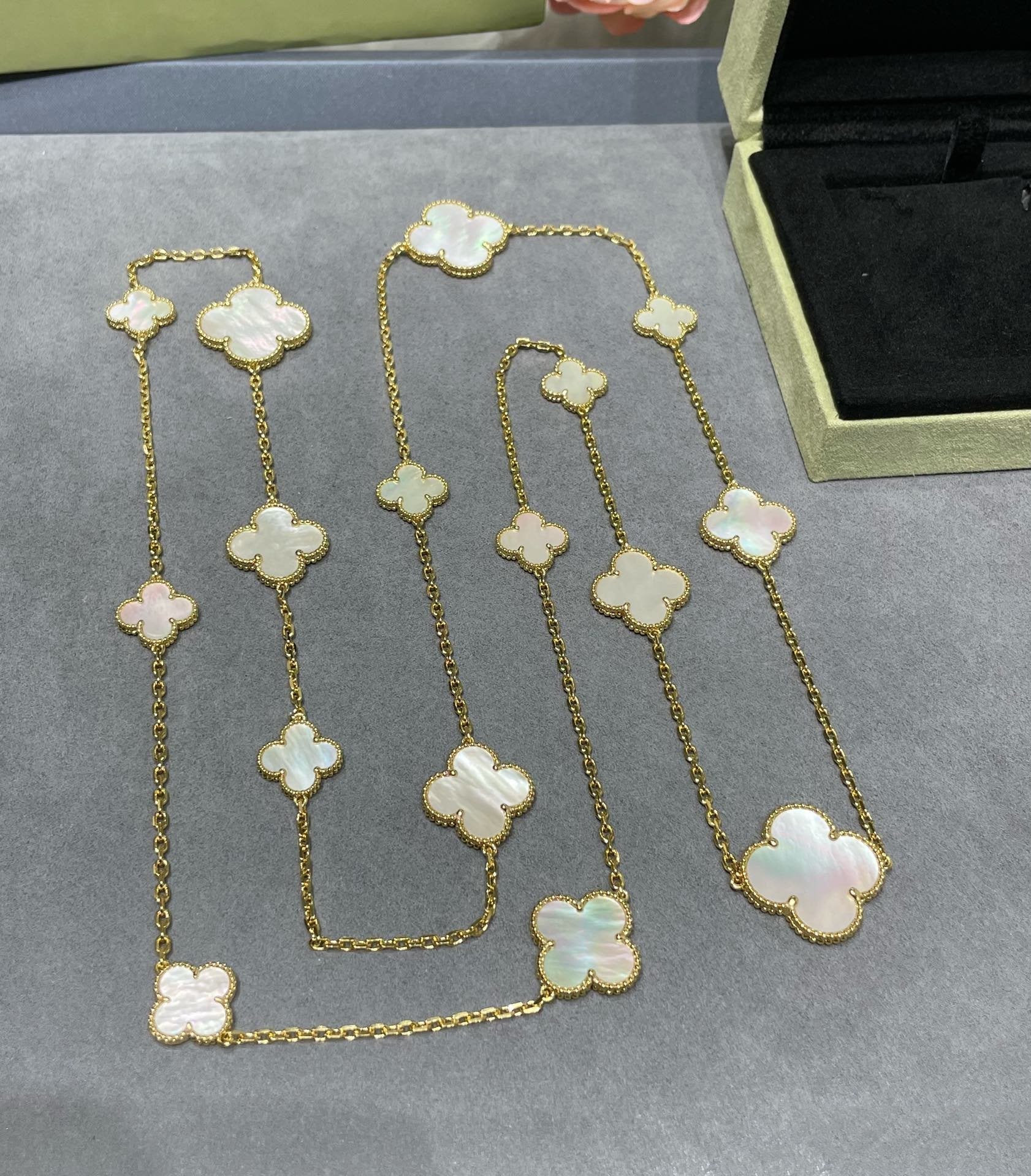 [Demi jewelry]CLOVER 16 MOTIF WHITE MOP GOLD NECKLACE