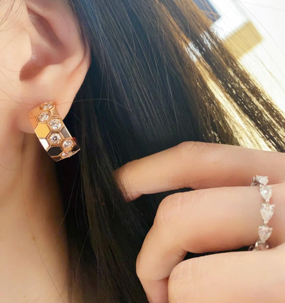 [Demi jewelry]BEE LOVE DIAMOND HOOP EARRINGS