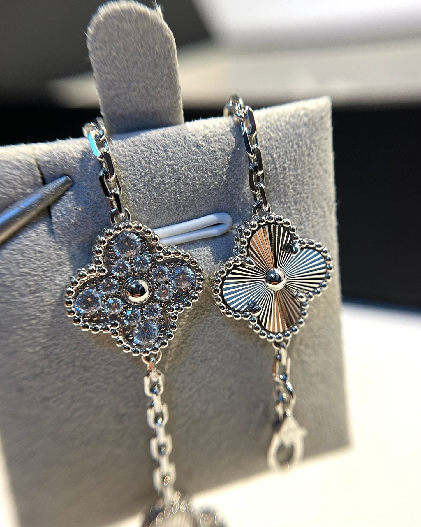 [Mystic] CLOVER 5 MOTIF LASER BRACELET COLLECTION
