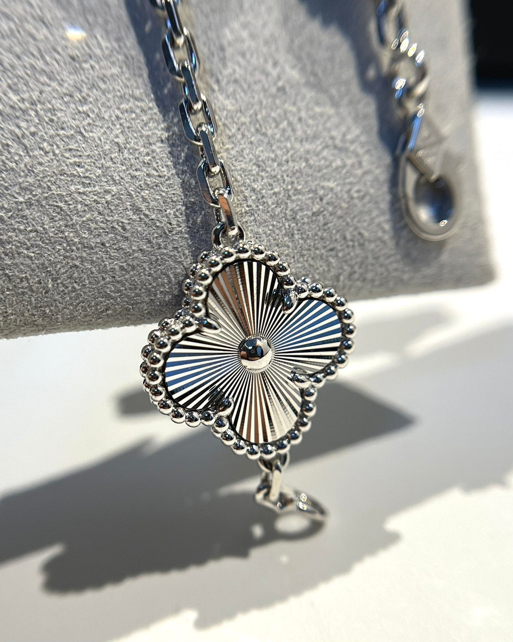 [Demi jewelry] CLOVER 5 MOTIF LASER BRACELET COLLECTION