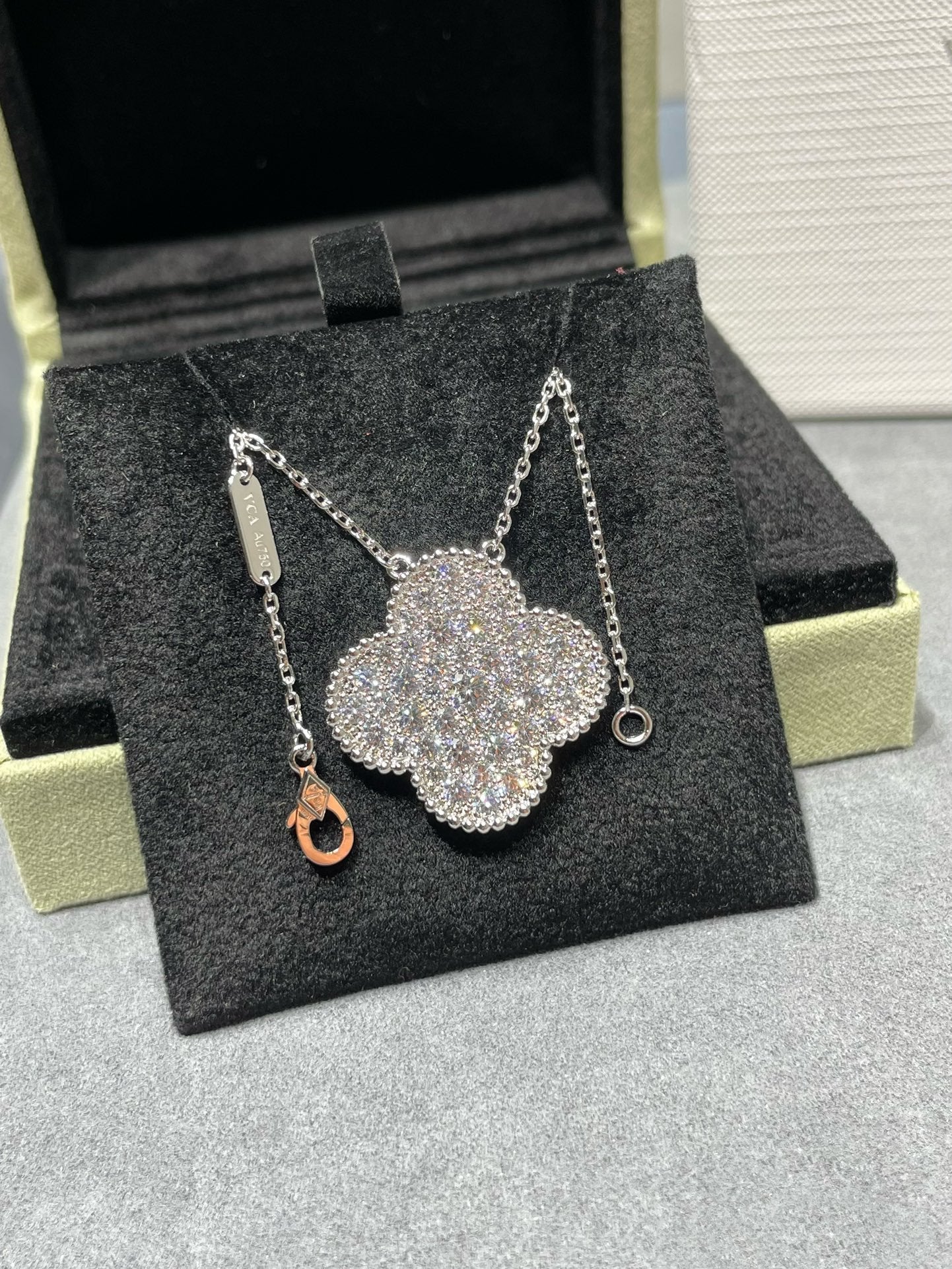 [Demi jewelry]CLOVER 25MM LARGE PENDANT DIAMOND PAVED SILVER NECKLACE