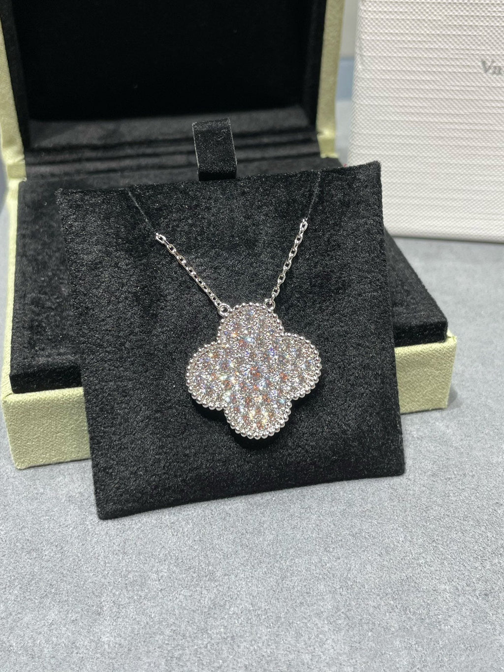 [Demi jewelry]CLOVER 25MM LARGE PENDANT DIAMOND PAVED SILVER NECKLACE