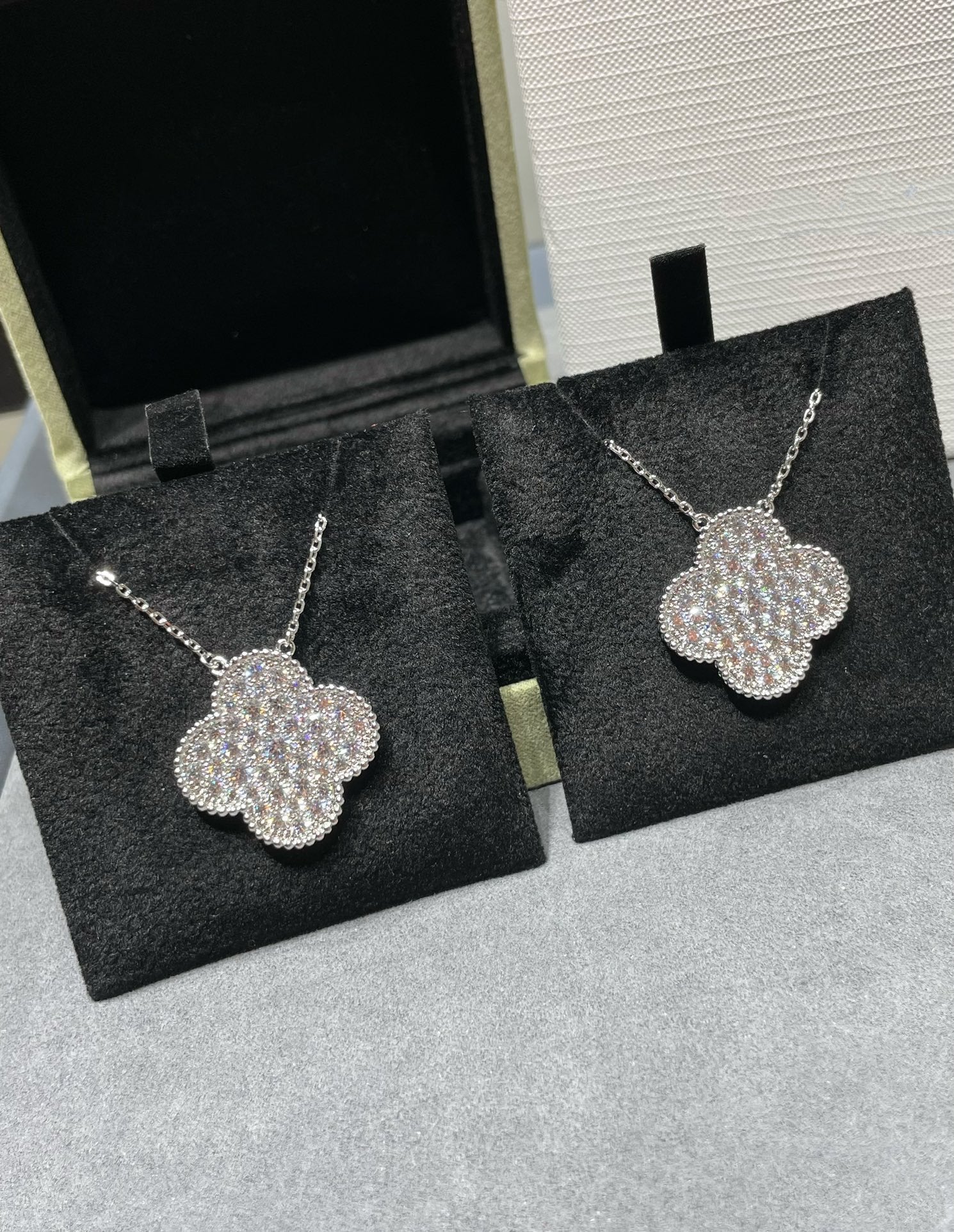[Demi jewelry]CLOVER 25MM LARGE PENDANT DIAMOND PAVED SILVER NECKLACE