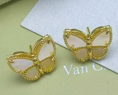 [Mystic] 26 NEW CLOVER LUCKY LIGHT YELLOW AND WHITE SET