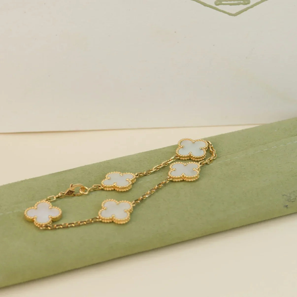 [Mystic]CLOVER WHITE PEARL MOP 5 MOTIF BRACELET COLLECTION