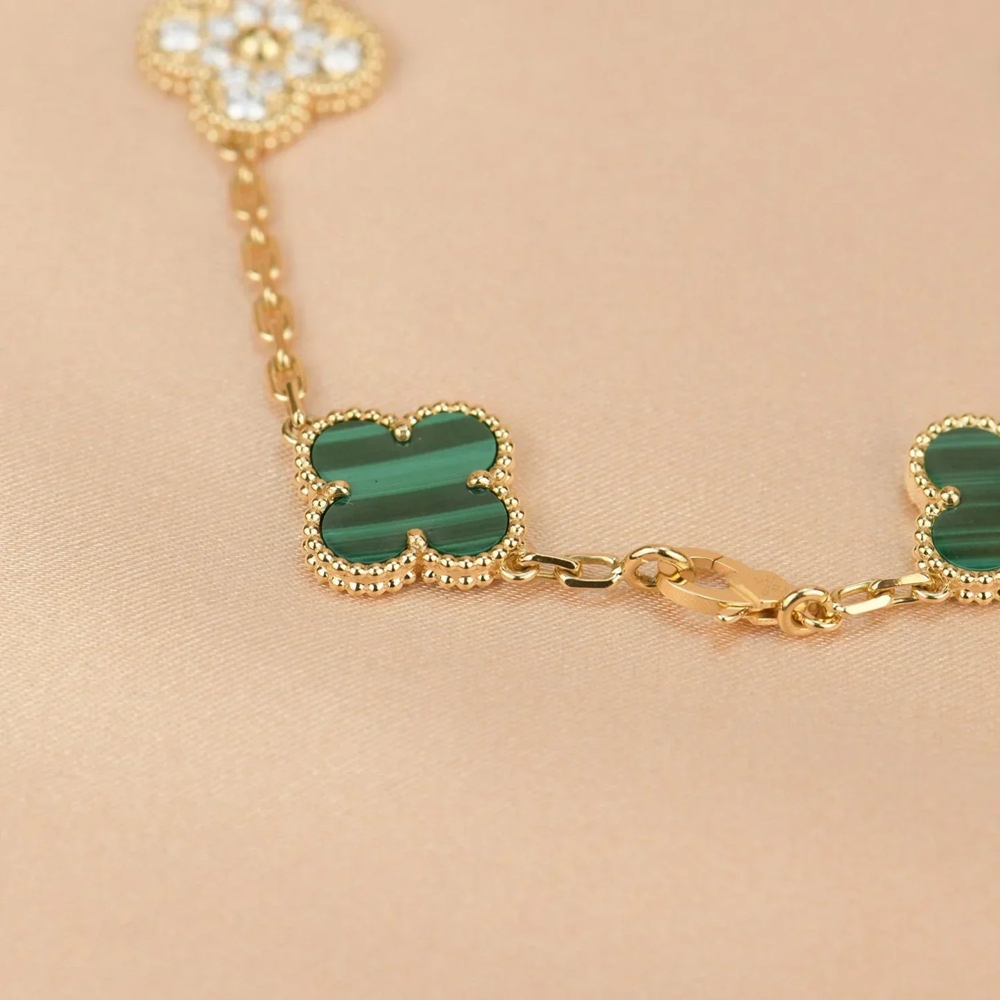 [Mystic] CLOVER 5 MOTIF MALACHITE BRACELET COLLECTION