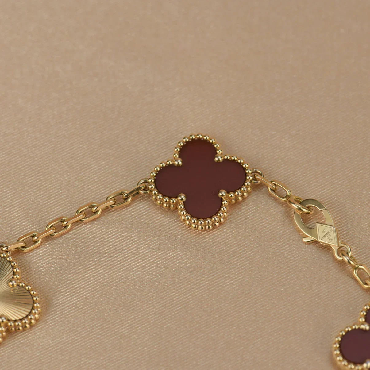 [Mystic] CLOVER 5 MOTIF RED CORNELIAN BRACELET COLLECTION