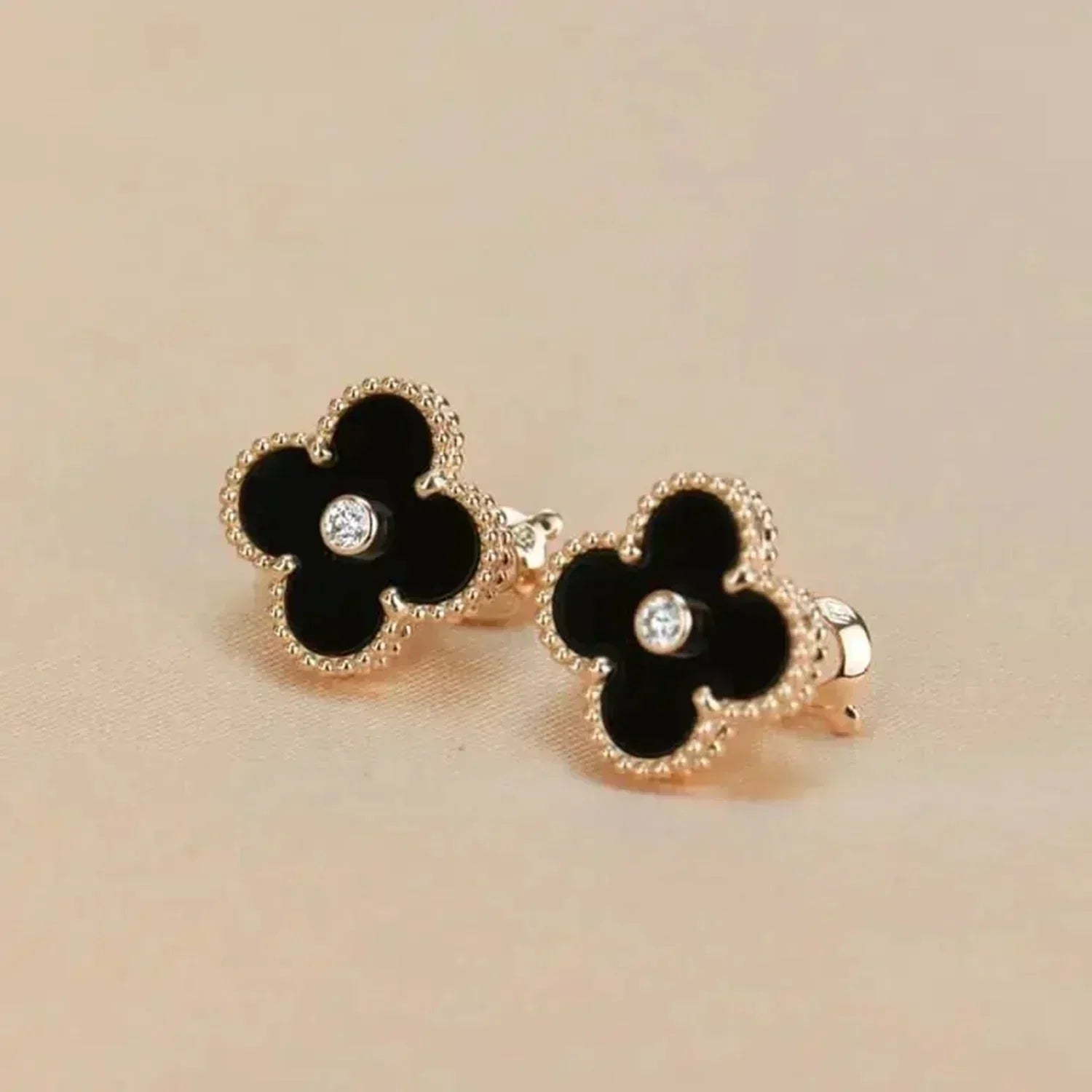 [Demi jewelry]CLOVER MEDIUM 1 MOTIFS ONYX DIAMOND EARRINGS