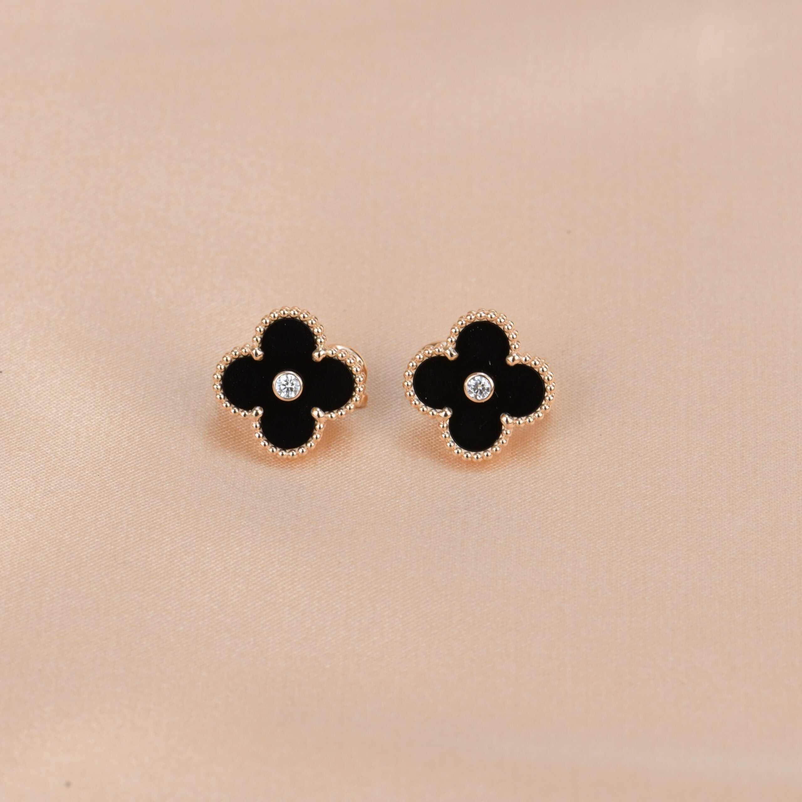 [Demi jewelry]CLOVER MEDIUM 1 MOTIFS ONYX DIAMOND EARRINGS