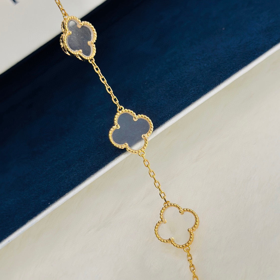 [Mystic]CLOVER 5 MOTIF ROCK CRYSTAL BRACELET