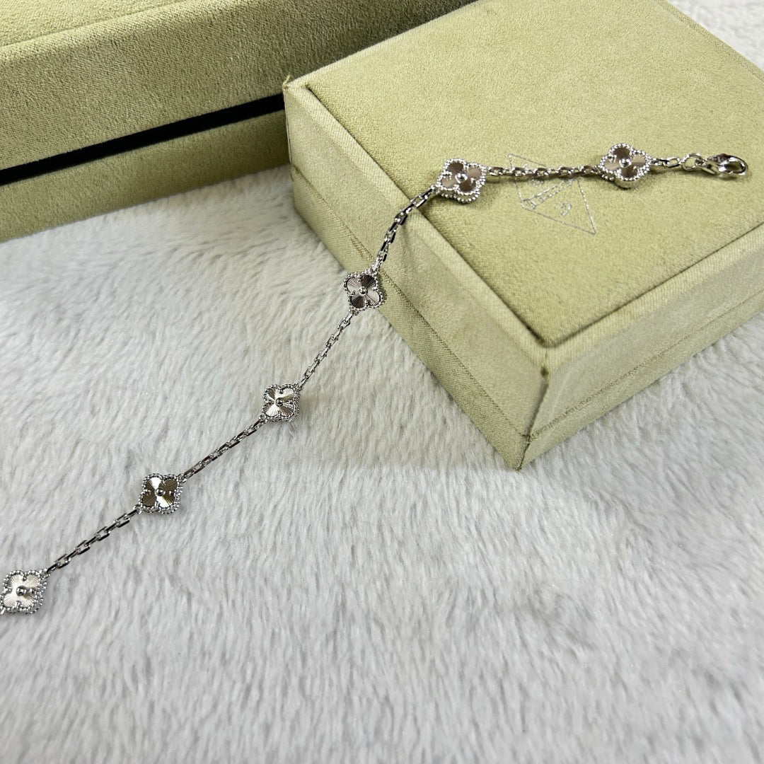 [Demi jewelry]CLOVER 6 MOTIF DIAMOND BRACELET-new