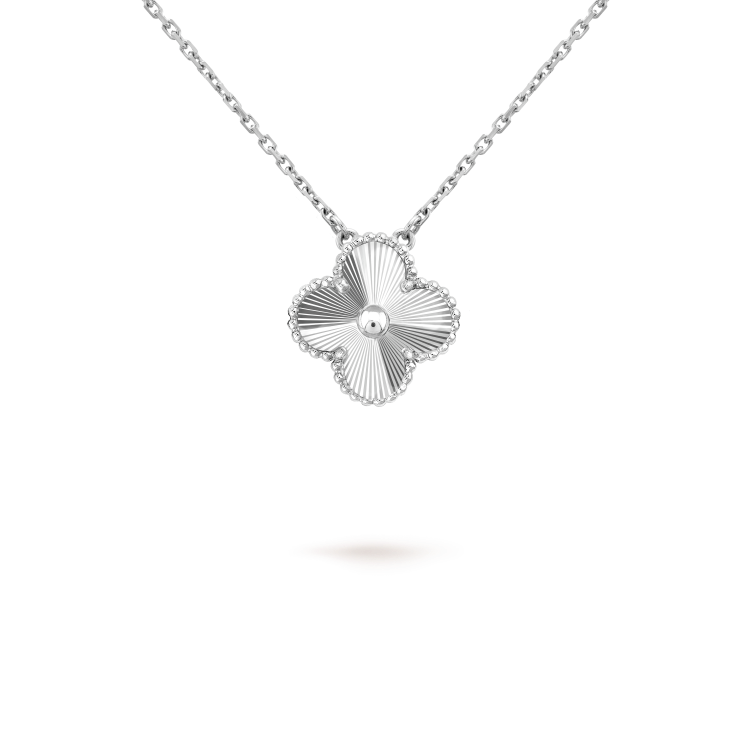 [Mystic]CLOVER 15MM LASER NECKLACE SILVER
