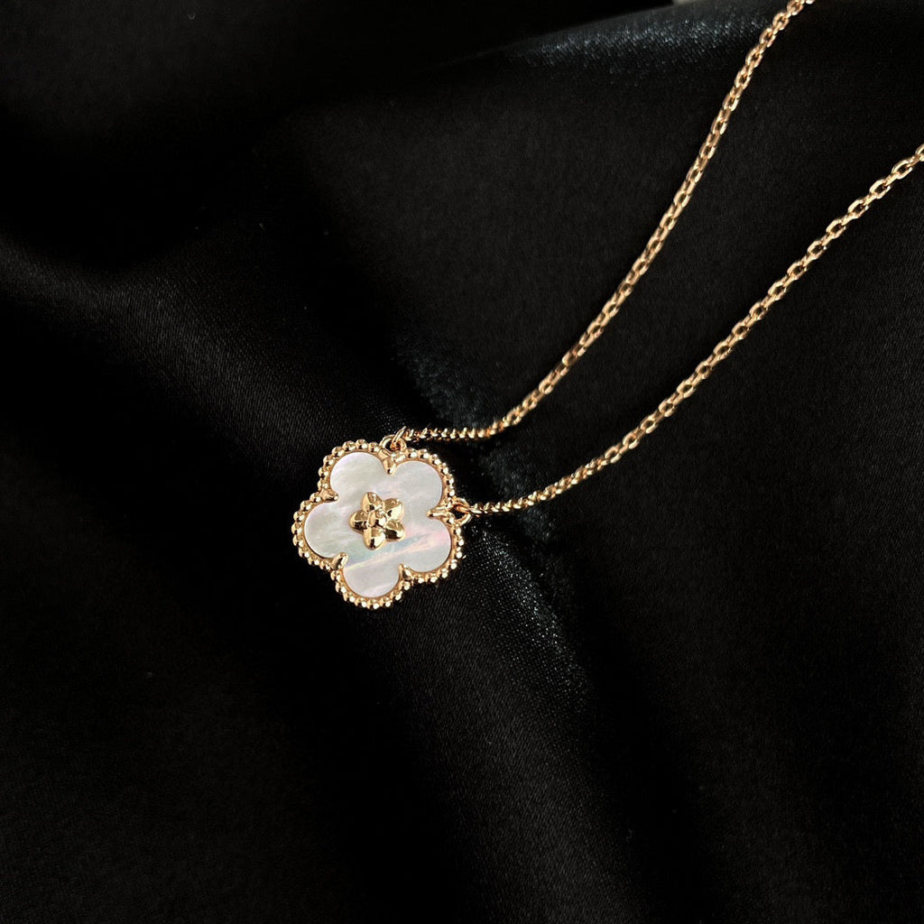 [Demi jewelry]LUCKY  WHITE MOP  PLUM BLOSSOM NECKLACE