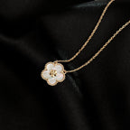 [Demi jewelry]LUCKY  WHITE MOP  PLUM BLOSSOM NECKLACE