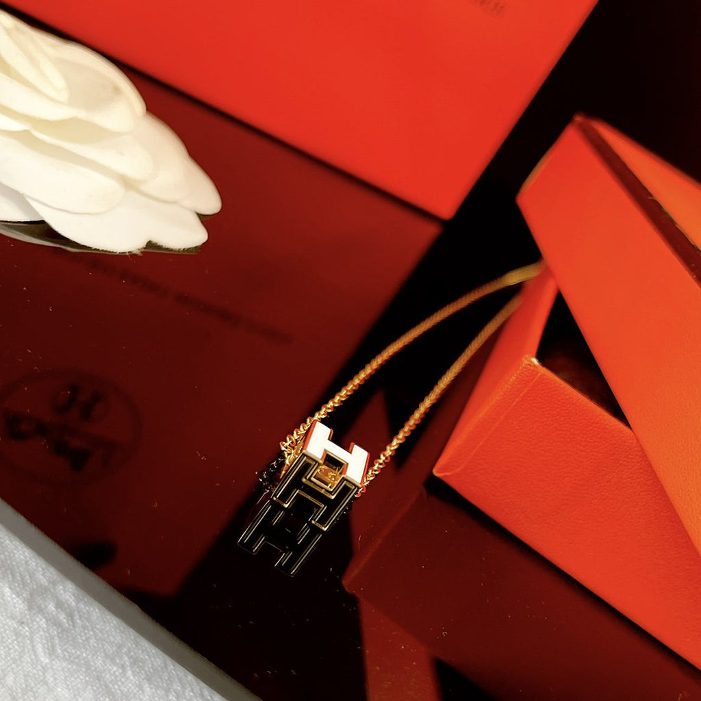 [Demi jewelry]H WHITE SQUARE GOLD NECKLACE